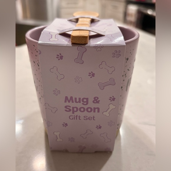 Ceramic Pink 'Fur Mama' Mug with Paw Print and wooden spoon - Picture 7 of 8